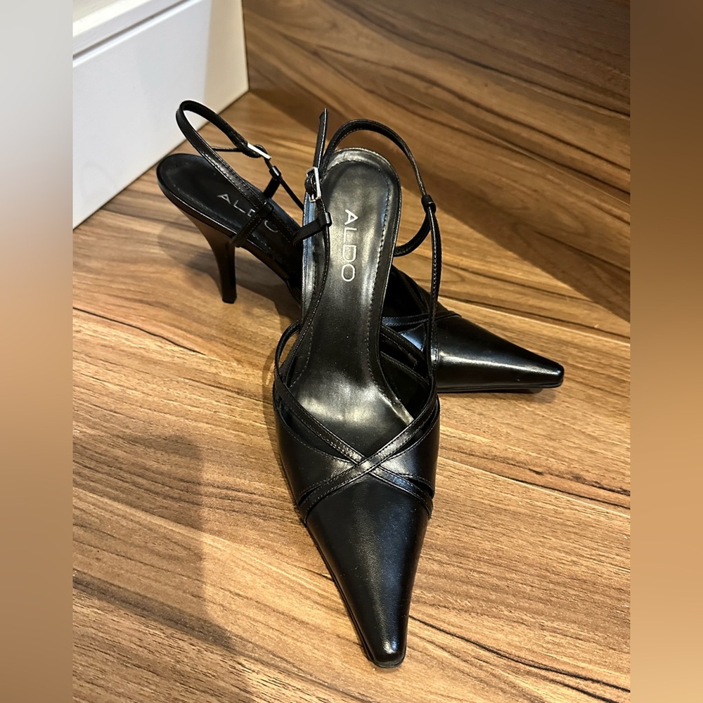 Aldo very cute kitten heels in black. Only worn once. In mint condition.
